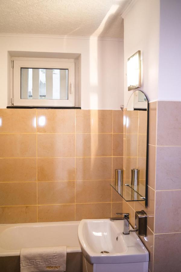 Hideout Apartment *